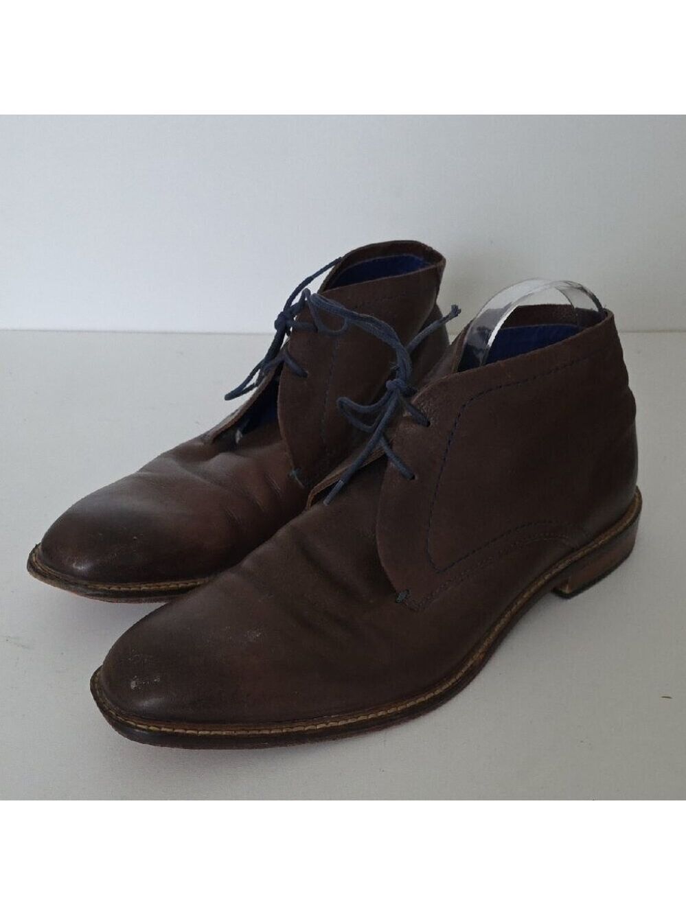 TED BAKER | Torsdi chukka boots in brown leather with blue laces sz 10